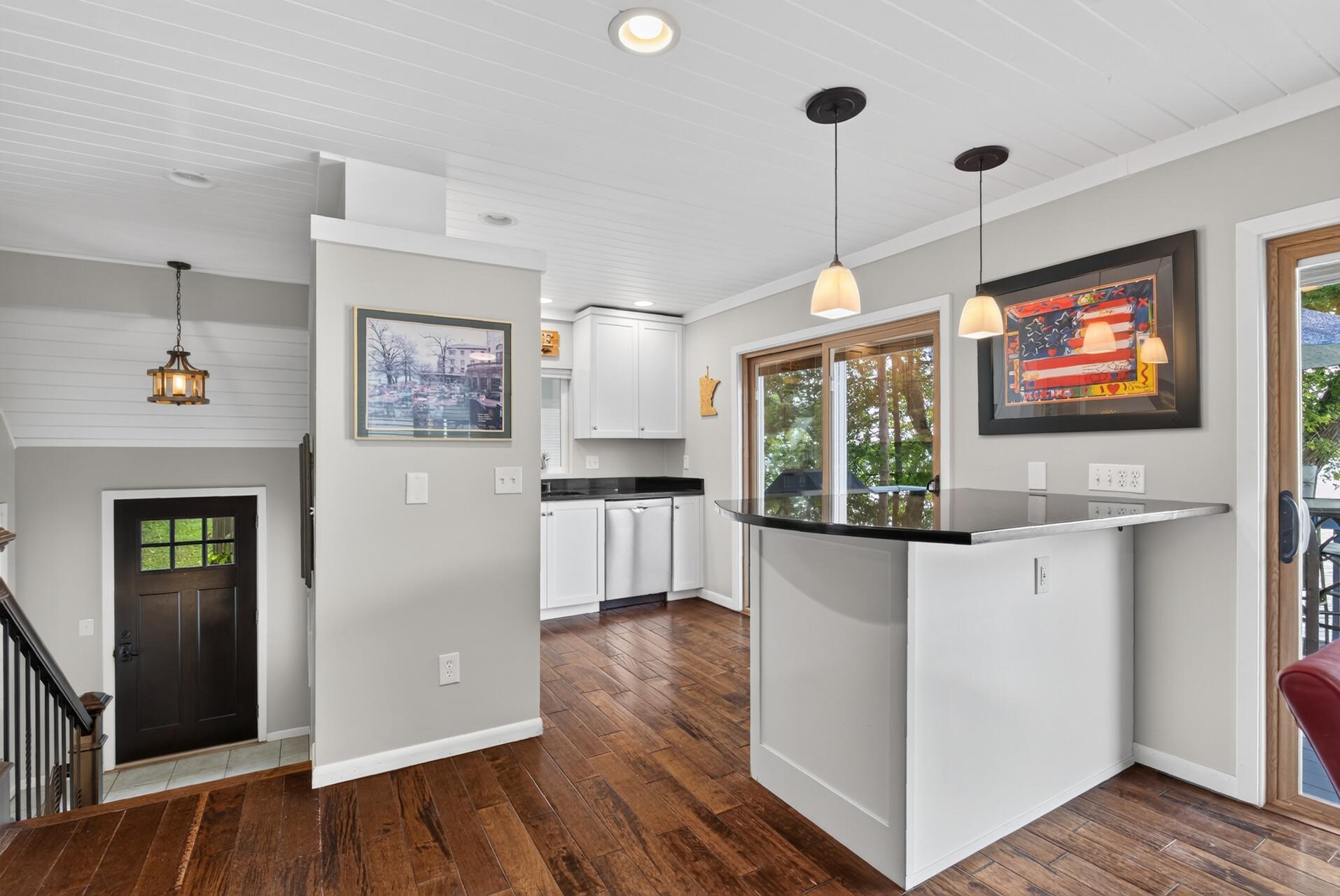 21_2937_Lake_Shore21_mls.jpg