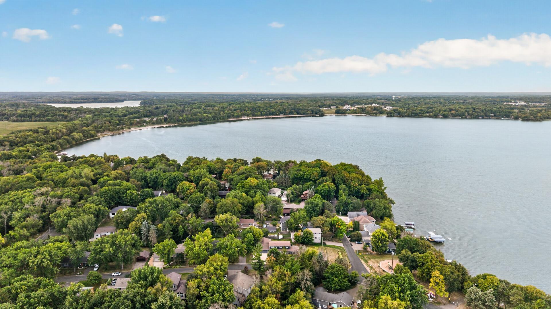 63_2937_Lake_Shore63_mls.jpg