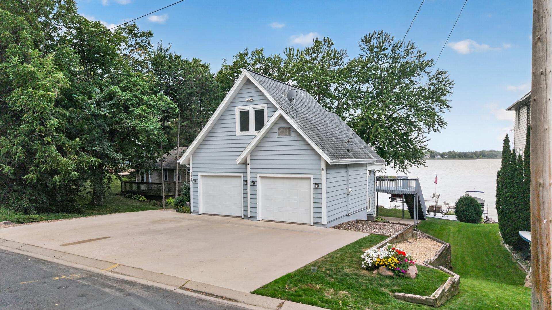 60_2937_Lake_Shore60_mls.jpg