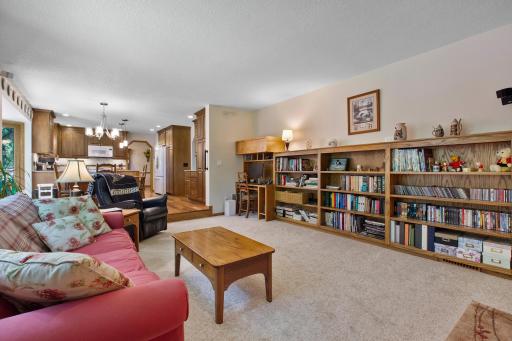 8978 Jewel Avenue S, Cottage Grove, MN 55016