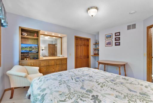 8978 Jewel Avenue S, Cottage Grove, MN 55016