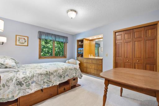 8978 Jewel Avenue S, Cottage Grove, MN 55016
