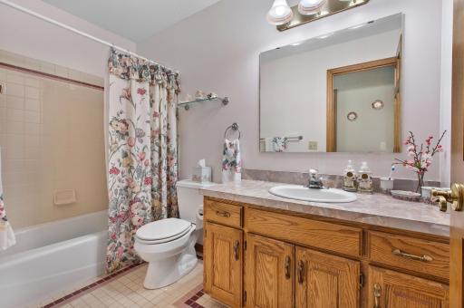 8978 Jewel Avenue S, Cottage Grove, MN 55016