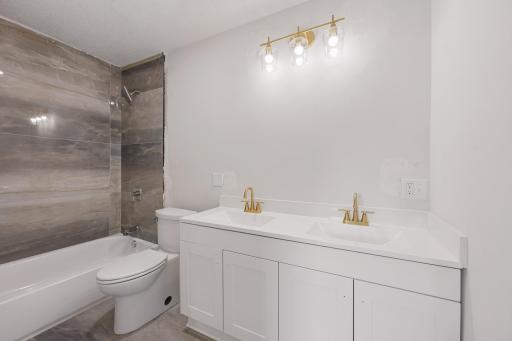 2715 17th Avenue E, North Saint Paul, MN 55109