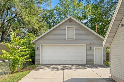 Detached 40x30 heated and AC shop