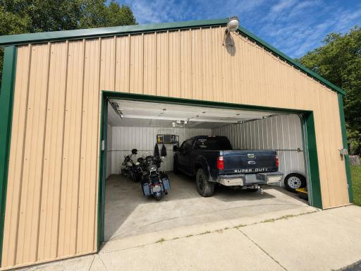 photo 7 - Exceptional insulated-heated garage-shop space is a standout feature.jpeg