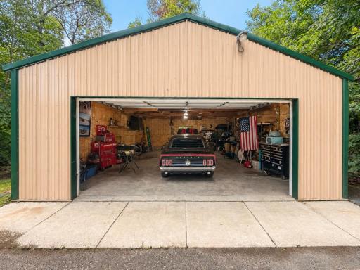 Photo 8 Additional shop space with electricity and pellet stove expands the possibilities even further.jpeg