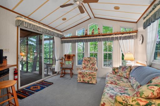 2902_216th_St-Living_room-St-4.jpg