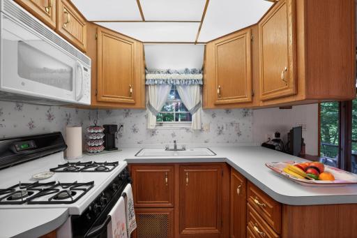 2902_216th_St-Kitchen-St-7.jpg