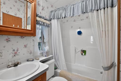 2902_216th_St-Bathroom-St-9.jpg