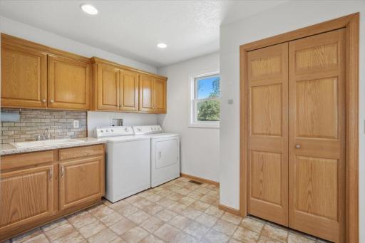 31-Laundry Area.jpg