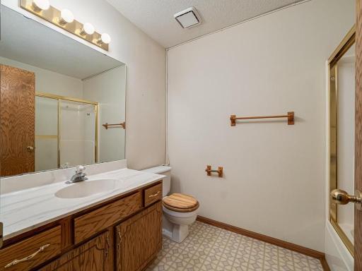 2613 Kennelly Place, Burnsville, MN 55337