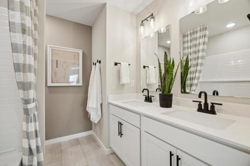 Shared bath with double sinks