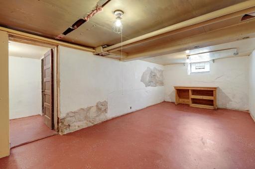 Great space for workshop, crafts or other.jpg