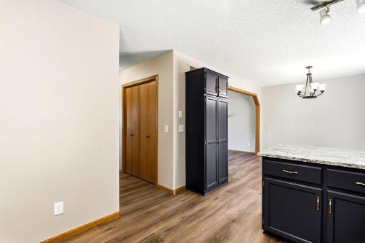 15-web-or-mls-513-Maple-Knoll-Way-NW-23.jpg