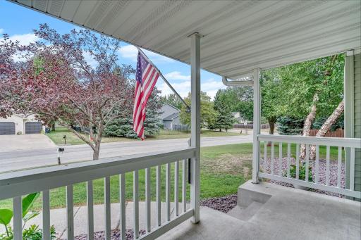 4-web-or-mls-513-Maple-Knoll-Way_Exterior-04.jpg