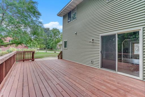 33-web-or-mls-513-Maple-Knoll-Way_Exterior-06.jpg
