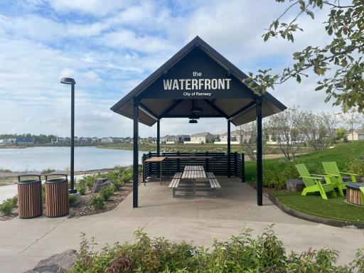 Waterfront Park is just a few minute walk and features a 17,000 square foot interactive play area with 90 spray nozzles including jets, bubblers and arches, a cascading waterwall and a toddler zone!
