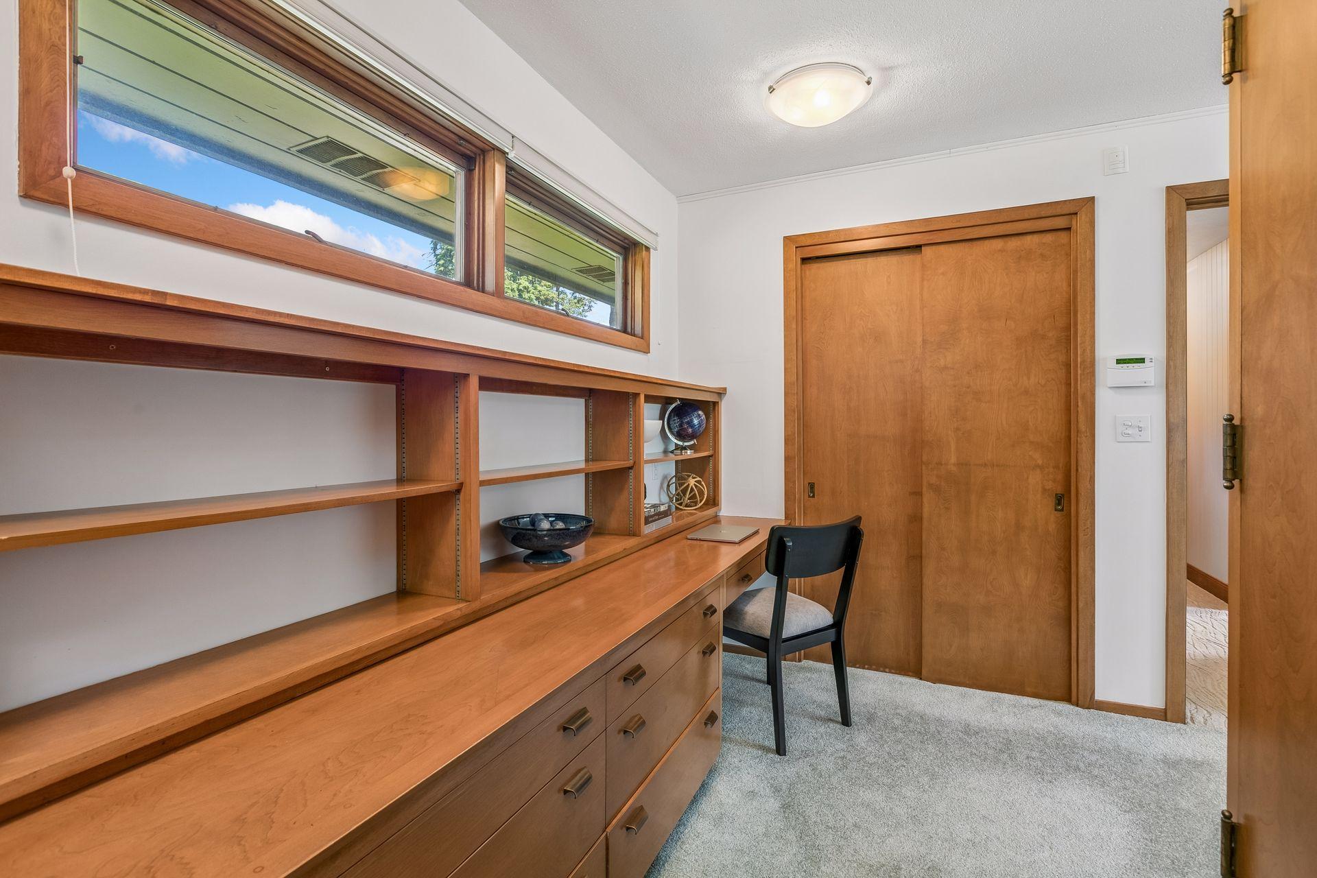 Main Bedroom - Closet Area