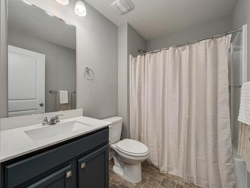 037-027-Bathroom-1024x768.jpg