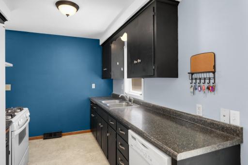 9041 Northwood Circle, New Hope, MN 55427