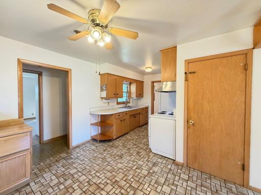 Dining/kitchen with ceiling fan