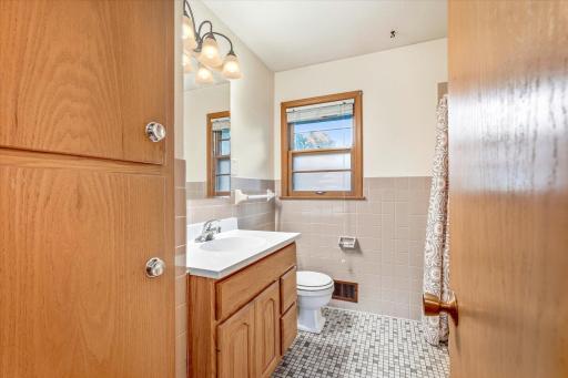 430 11th Avenue NW, New Brighton, MN 55112