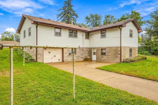 430 11th Avenue NW, New Brighton, MN 55112