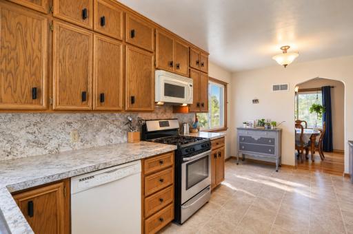 Create a breakfast book in the open space of the kitchen.