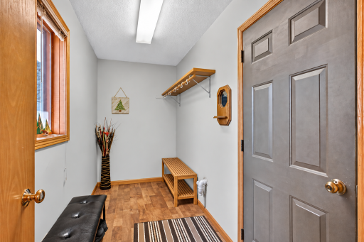 Mudroom w/laundry hook ups