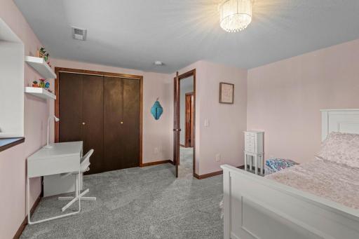 55-web-or-mls-20470 Enfield Ave N-489.jpg
