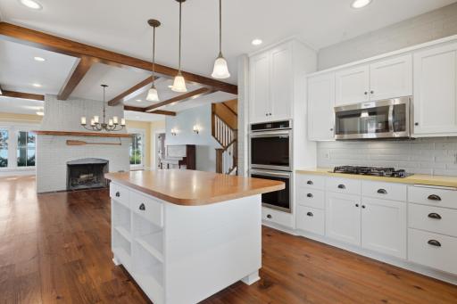 Dining to Kitchen