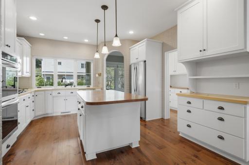 Dining to Kitchen