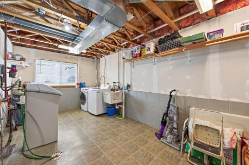9509 Dogwood Avenue N, Brooklyn Park, MN 55443