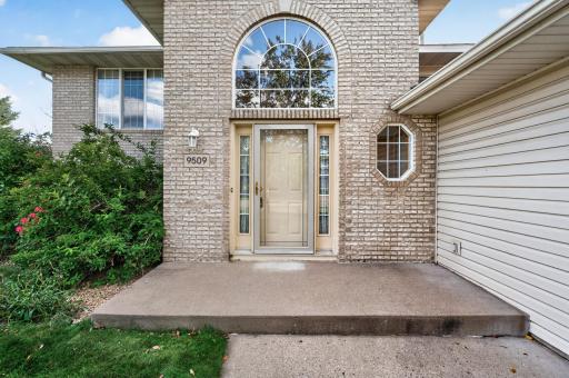 9509 Dogwood Avenue N, Brooklyn Park, MN 55443