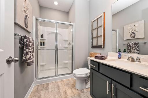 15-web-or-mls-13370 Ardroe Ave 015Full.jpg