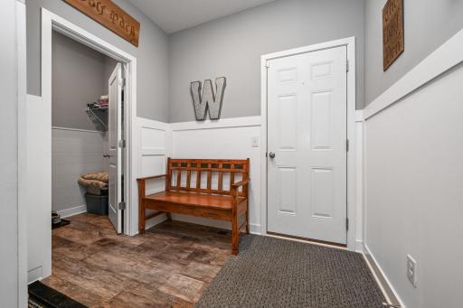16-web-or-mls-13370 Ardroe Ave 016Full.jpg