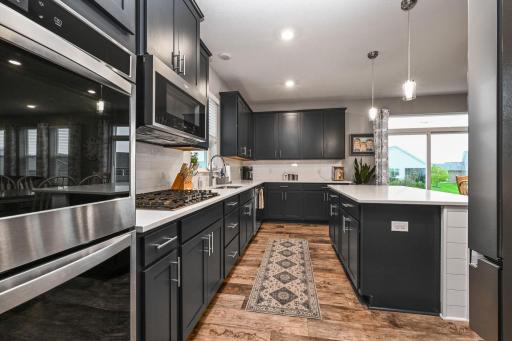 7-web-or-mls-13370 Ardroe Ave 007Full.jpg