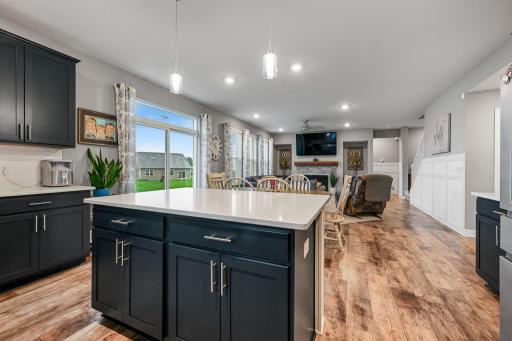 9-web-or-mls-13370 Ardroe Ave 009Full.jpg