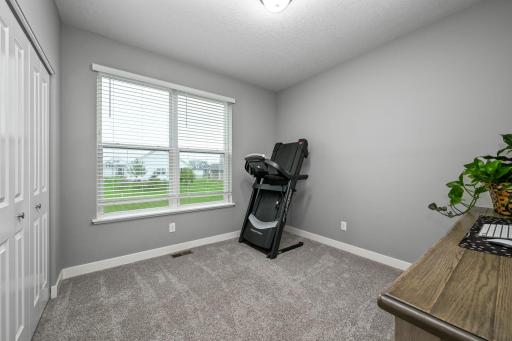 14-web-or-mls-13370 Ardroe Ave 014Full.jpg