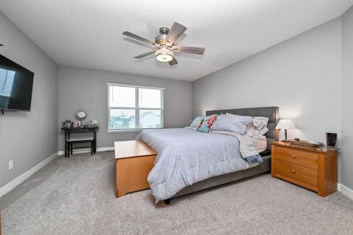 17-web-or-mls-13370 Ardroe Ave 017Full.jpg