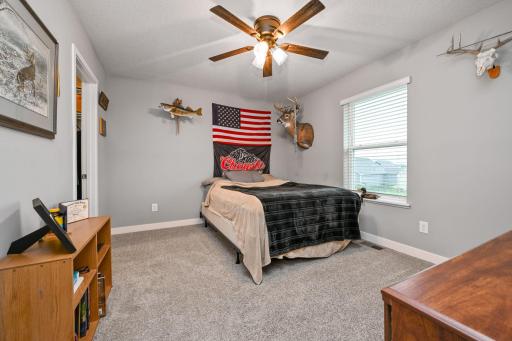 24-web-or-mls-13370 Ardroe Ave 024Full.jpg
