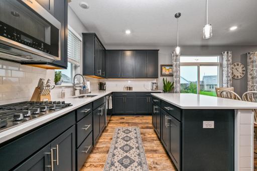 8-web-or-mls-13370 Ardroe Ave 008Full.jpg