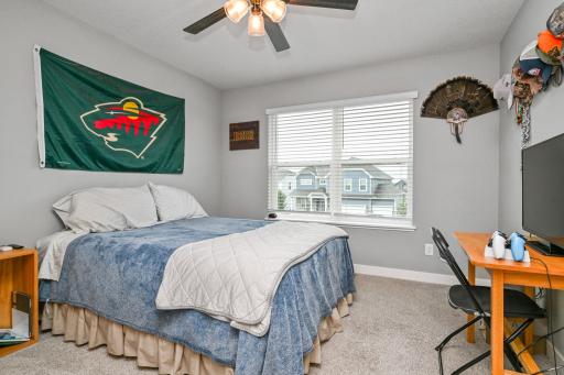 28-web-or-mls-13370 Ardroe Ave 028Full.jpg