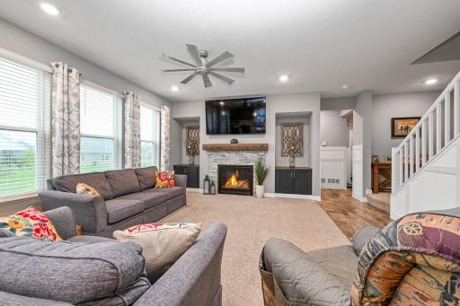 12-web-or-mls-13370 Ardroe Ave 012Full.jpg