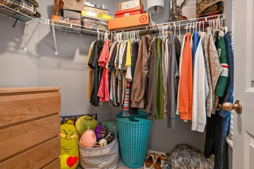27-web-or-mls-13370 Ardroe Ave 027Full.jpg