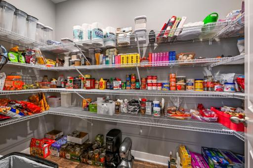 10-web-or-mls-13370 Ardroe Ave 010Full.jpg