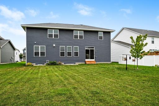 34-web-or-mls-13370 Ardroe Ave 034Full.jpg
