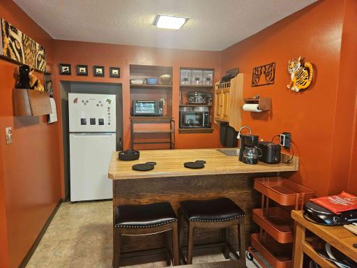 1. Kitchenette.jpg