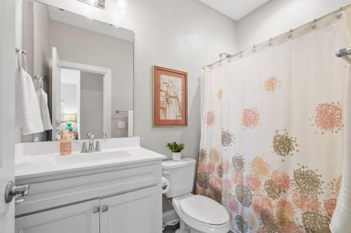 Upper Level w/ 9' ceilings, 4 Bedrooms & 3 Bathrooms